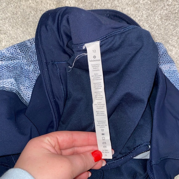 Women’s Blue Pattern Lululemon Shorts - Picture 4 of 4